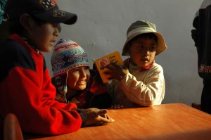 kids-in-amantani-library-resized